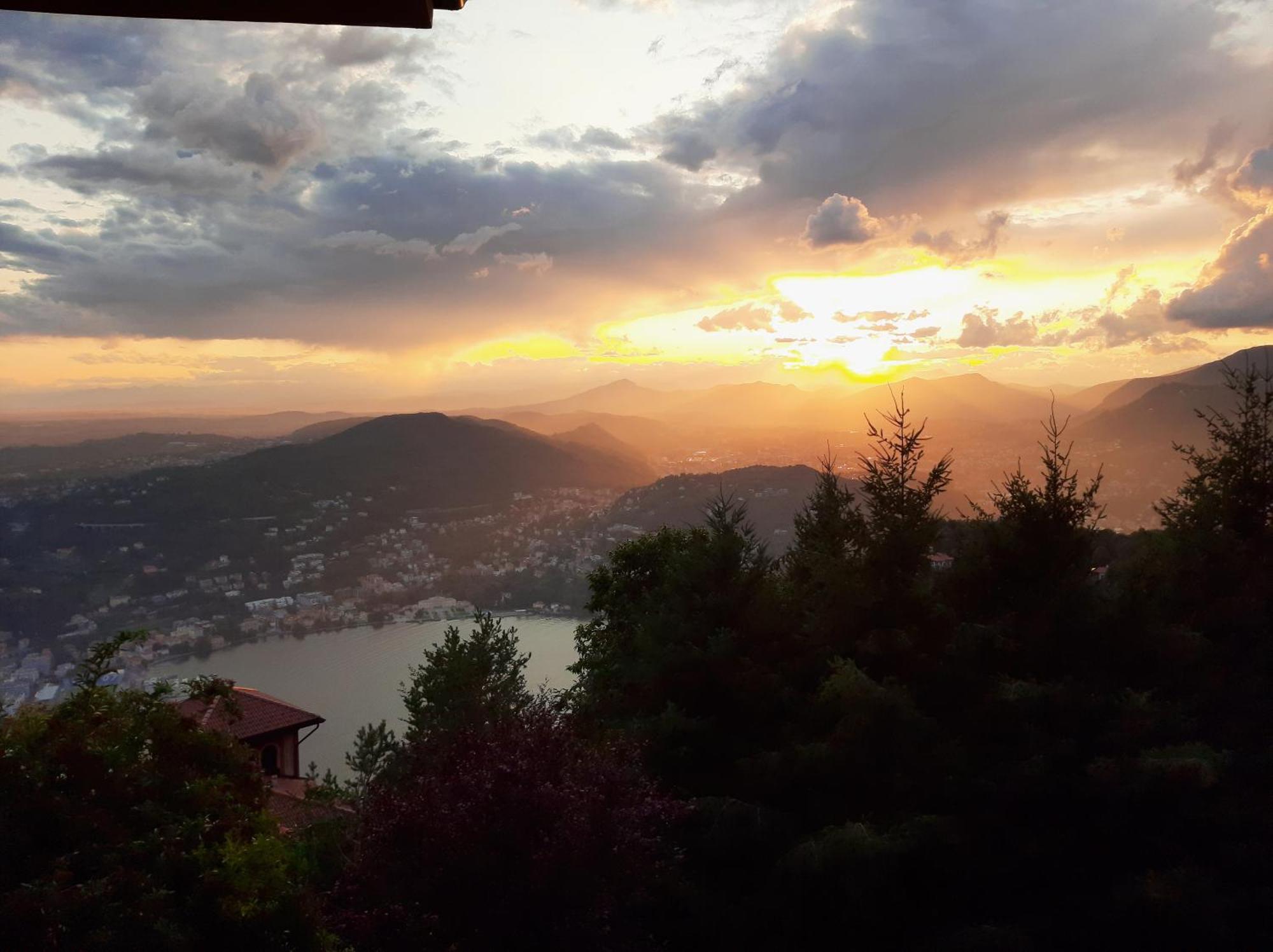 Il Nido Della Fenice Brunate Εξωτερικό φωτογραφία